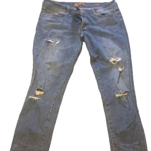 Seven7 skinny jeans. Distressed. White washed. 5 pockets.